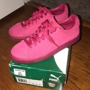 Suede classic pumas in Pink